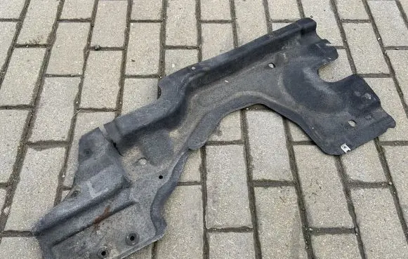 Audi Q7 4M Other under body part 4M0825213J 4M0825213