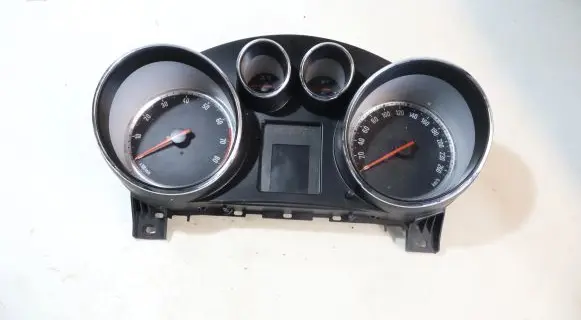 Opel Insignia A Clock 