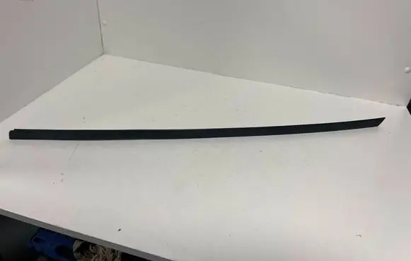 Volvo S80 Windshield trim