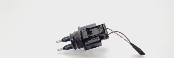 Volkswagen PASSAT B6 Windshield washer fluid level sensor 1J0973202