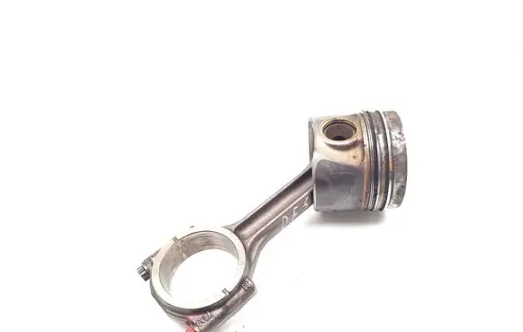 Volkswagen Caddy Piston with connecting rod DFSD