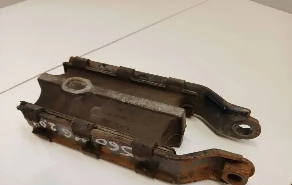 Volvo S60 Engine mount bracket 31262935