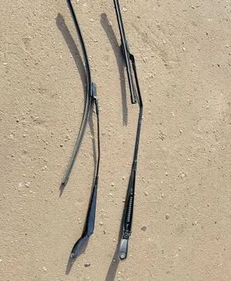 Peugeot 2008 I Windshield/front glass wiper blade 9673292080