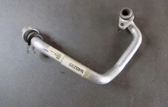 Volkswagen Touareg III Engine coolant pipe/hose 06M121075L