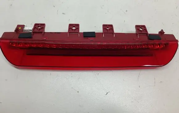 KIA Sportage Third/center stoplight