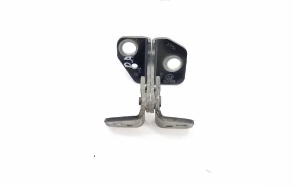 Chrysler Pacifica Front door lower hinge I120038