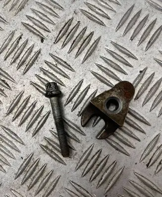 Peugeot 5008 Fuel Injector clamp holder