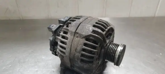 Audi A1 Generator/alternator 03C903023S 0124525188