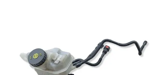 Opel Mokka X Brake fluid reservoir 