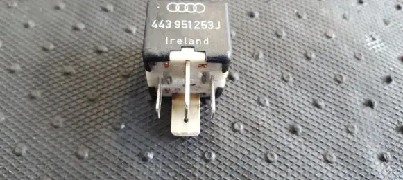 Volkswagen PASSAT B5 Other relay 443951253J 899511