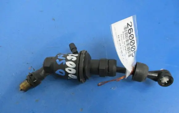 Renault Clio III Clutch master cylinder