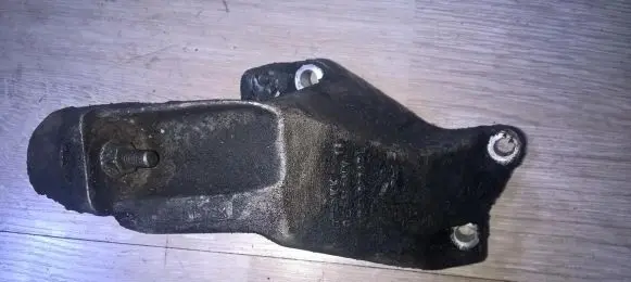 Audi A4 S4 B5 8D Engine mounting bracket 8d01993071
