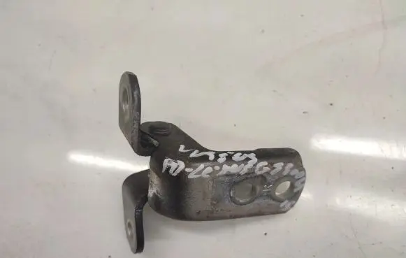 Lexus GS 250 350 300H 450H Front door upper hinge