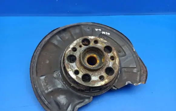 Mercedes-Benz E C207 W207 Rear wheel hub