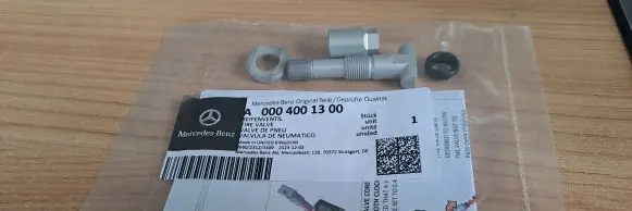 Mercedes-Benz E W213 Tire pressure sensor A0004001300