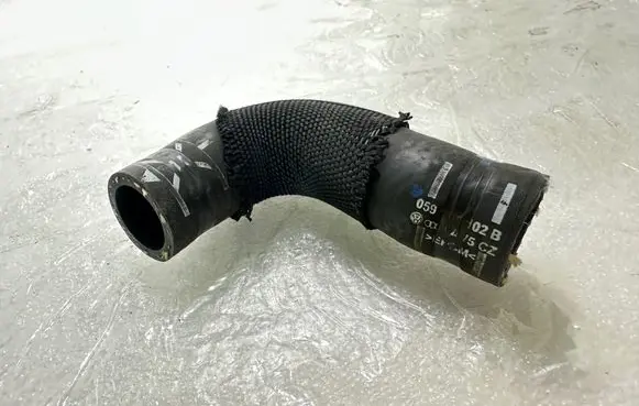 Audi A6 S6 C6 4F Engine coolant pipe/hose 059121102B
