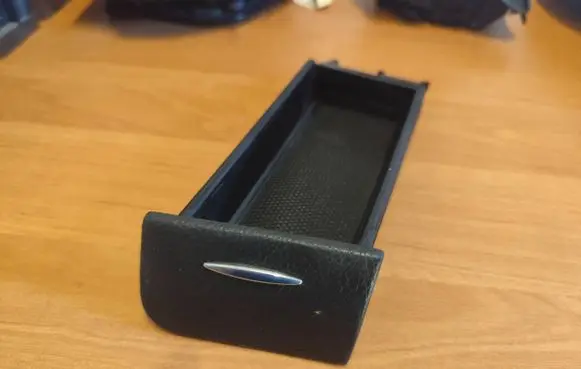 Mercedes-Benz E W211 Glove box 