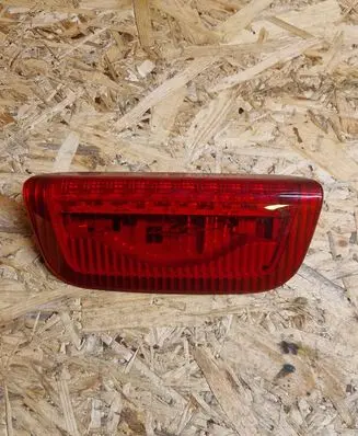 Nissan Juke I F15 Third/center stoplight