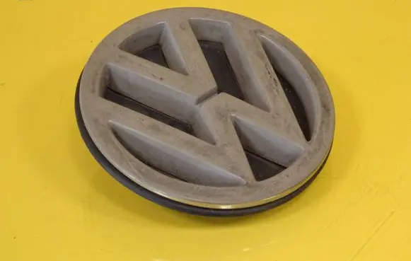 Volkswagen PASSAT B3 Manufacturer badge logo/emblem 357853601