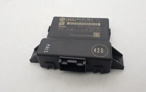 Audi A4 S4 B8 8K Gateway control module 8T0907468H