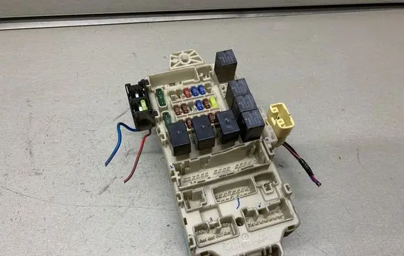 Mitsubishi Outlander Fuse module 8637A331