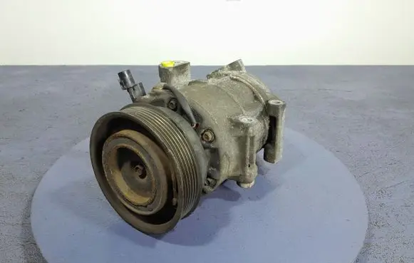 KIA Carens II Air conditioning (A/C) compressor (pump) 97701-1D400