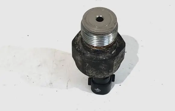 Toyota Corolla E120 E130 Fuel pressure sensor 
