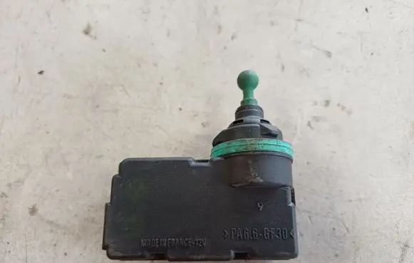 Volkswagen Golf V Headlight level adjustment motor 1J0941295F