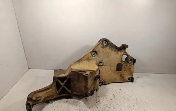 Nissan Navara D40 Generator/alternator bracket 