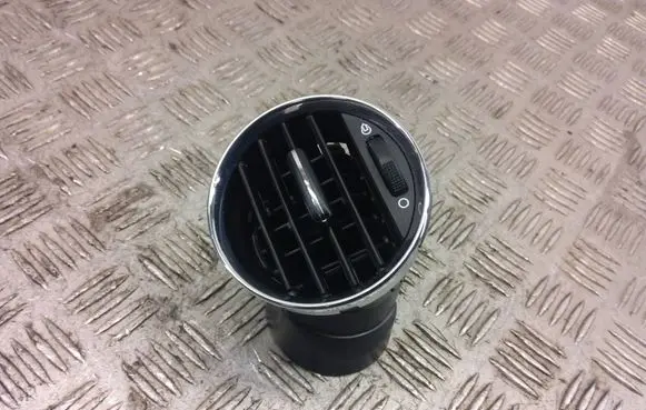Peugeot RCZ Dash center air vent grill Y05201