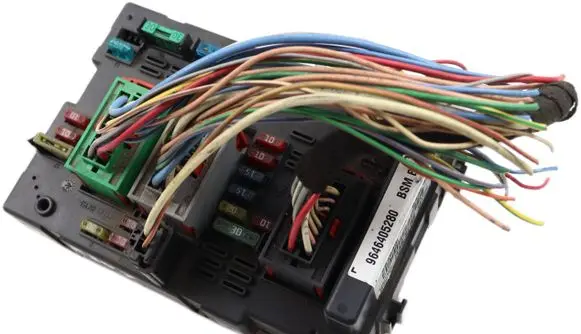 Peugeot 206 Fuse module 9646405280 BSMB3