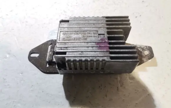 Mercedes-Benz E W210 Fan control module A0275457732
