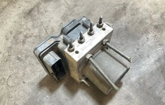 Mercedes-Benz Sprinter W906 ABS Pump A9069009001 269517 ZGS001