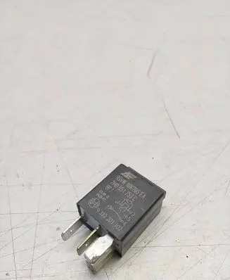 Volkswagen Golf V Other relay 95VW14K705EA 0332201102