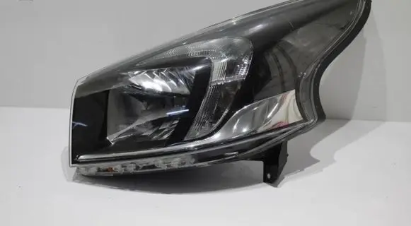 Opel Vivaro Headlight/headlamp 260605859R 93867959 1EE01156505