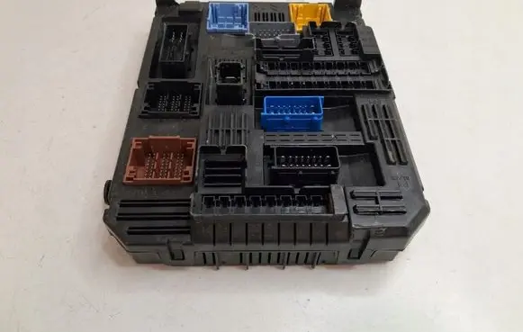 Citroen C4 Grand Picasso Central body control module 9832881080
