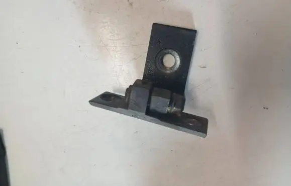 BMW X6 E71 Front door upper hinge 7068074