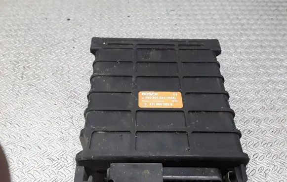 Volkswagen Golf II Engine control unit/module 0280800042 321906263B