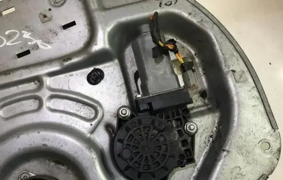 Hyundai Tucson JM Front door window regulator motor