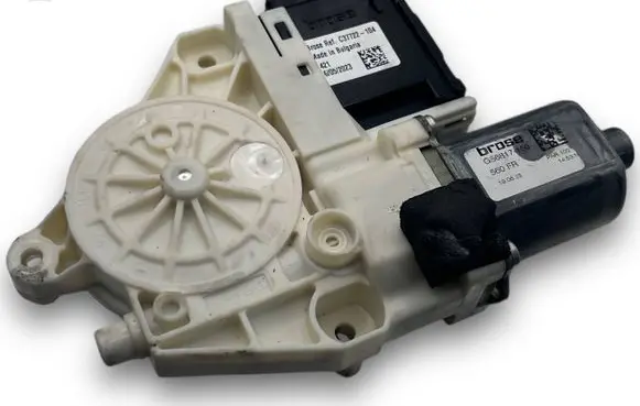 Toyota Auris E180 Central body control module A6090 G56817100