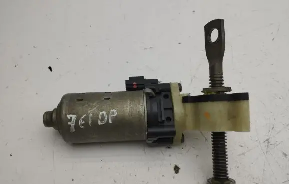 Lexus IS 220D-250-350 Seat adjustment motor 8582033020