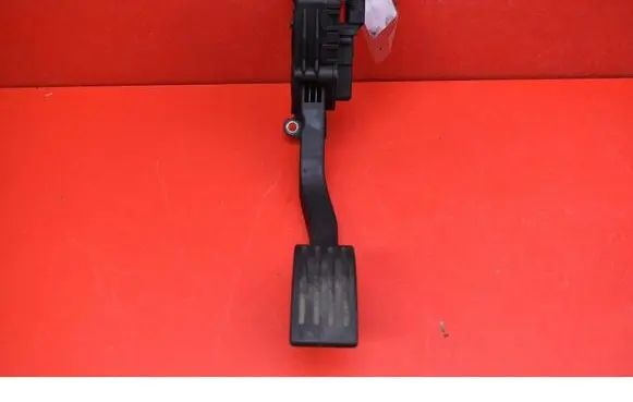 Ford Focus C-MAX Accelerator throttle pedal 3M51-9F836-AE