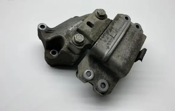 Audi A3 S3 A3 Sportback 8P Engine mount bracket 1K0199555