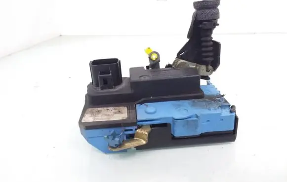 Volvo XC90 Front door lock 8650546 9483838