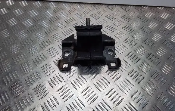 Nissan Navara D40 Engine mount bracket