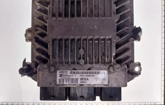 Ford Focus Engine control unit/module 7M5112A650RA 5WS40331CT J38AC