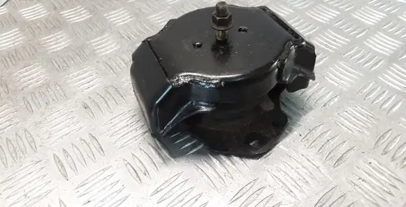 Mitsubishi Pajero Engine mount bracket