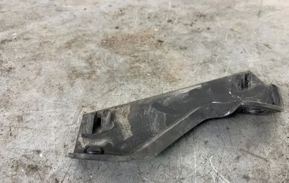 Volkswagen PASSAT B6 Front bumper mounting bracket 3C0807505