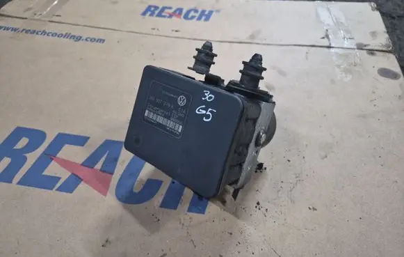 Volkswagen Golf V ABS Pump 1K0907379K 10096003483 00005305D1