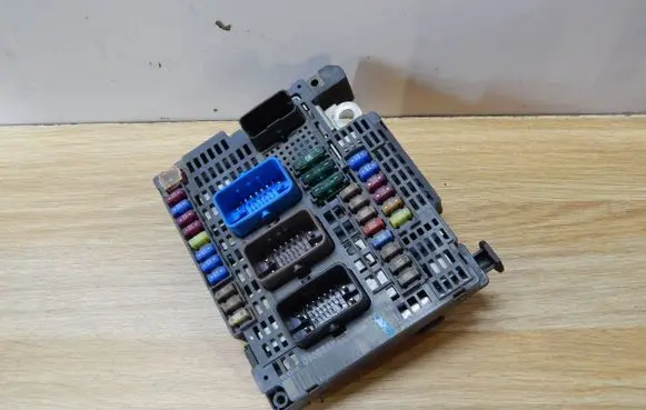 Peugeot 508 Fuse module 9674922080 BSM70400 50018528